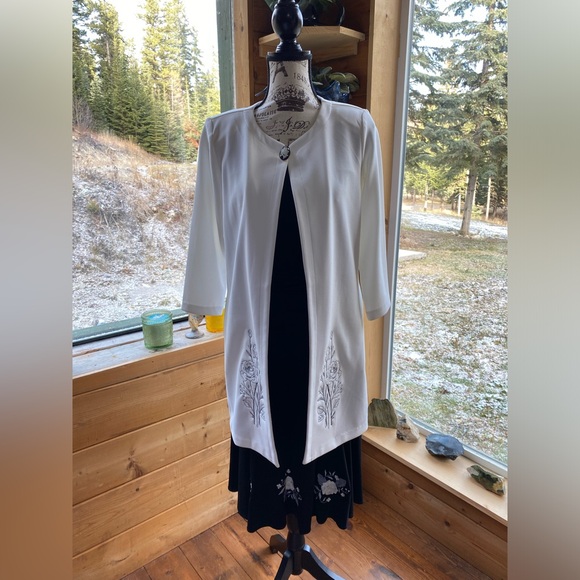 Custom 2piece Embroidered Outfit sz SM - Picture 1 of 6